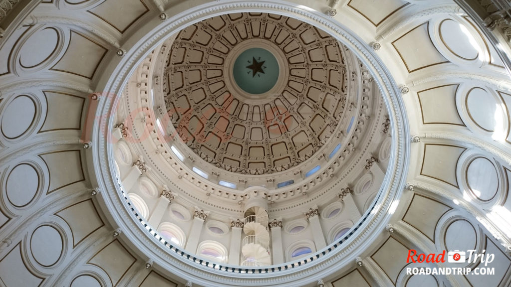 Le haut du State Capitol de Austin