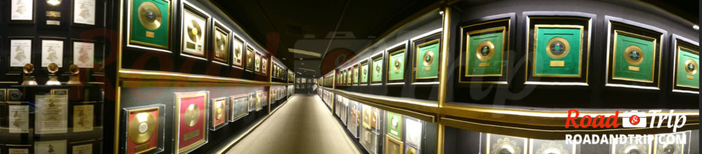 L'immense couloir des disques d'or et de platine