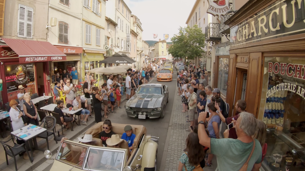 Parade des voitures de cinéma à la Rencontre Européenne des Voitures Stars de Cinéma REVSC